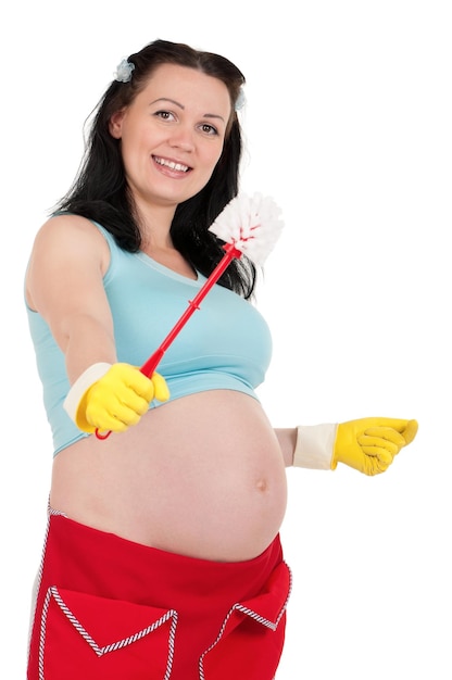 Femme au foyer enceinte fatiguée avec brosse de toilette isolée sur fond blanc