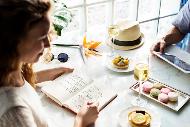 Femme au restaurant