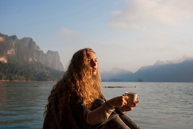 Femme au soleil du matin