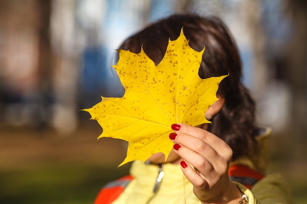 Femme, automne, parc