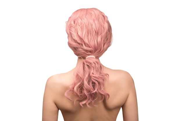 Photo femme aux cheveux roses et bouclés