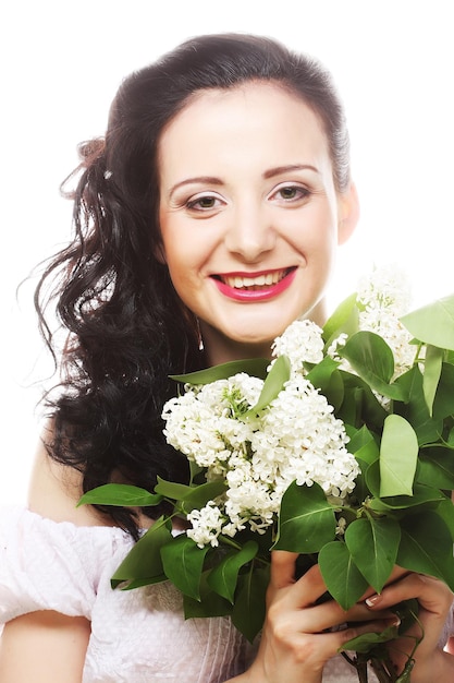 Femme aux fleurs blanches