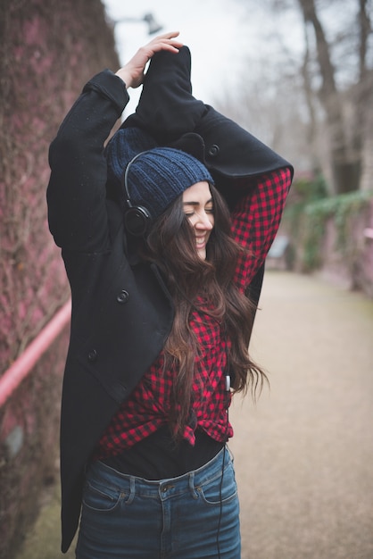 femme belle jeune longs cheveux modèle