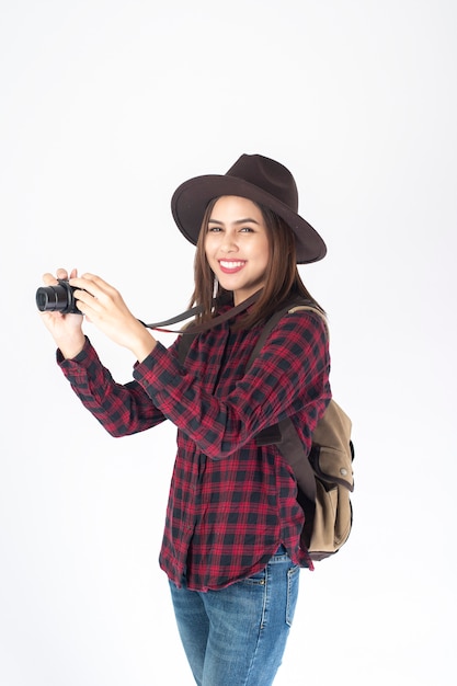 Femme belle voyageur sur fond blanc