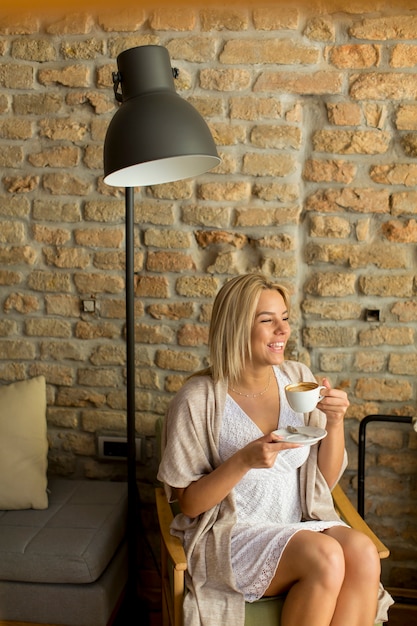 Femme, boire, café