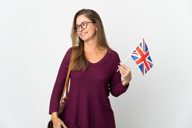 Femme brésilienne tenant un drapeau du Royaume-Uni