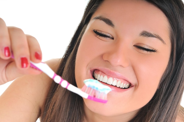 femme brosse à dents dents blanc sourire