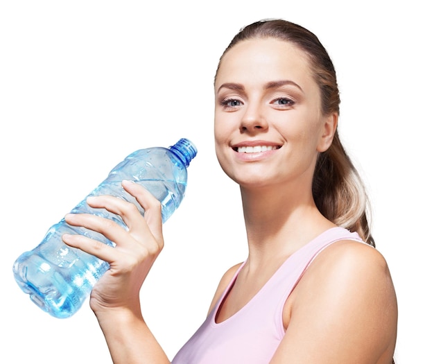 Femme buvant de l'eau isolé sur blanc