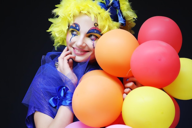 Femme carnaval avec maquillage lumineux