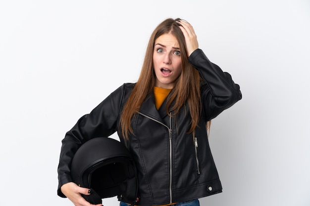 Femme, à, casque moto, sur, isolé, mur