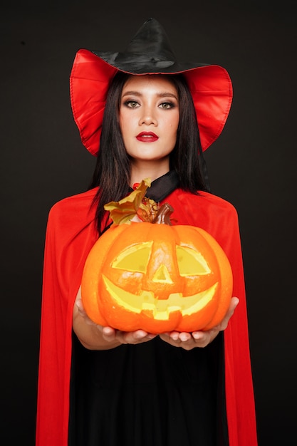 femme, chapeau, sorcière, et, costume, tenue, citrouille, dans, fête halloween