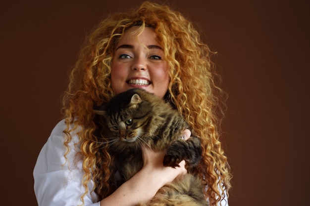 Femme avec chat