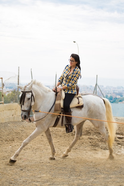 Femme à cheval