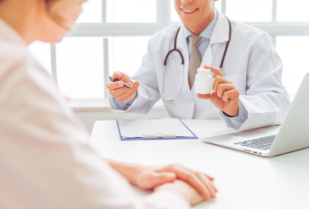 Femme chez le médecin