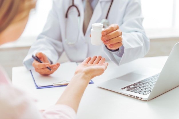 Femme chez le médecin