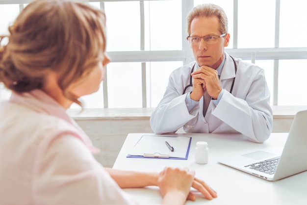 Femme chez le médecin