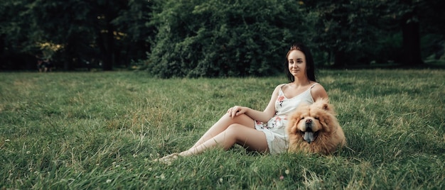 femme, à, chien, dans parc