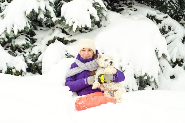 femme avec un chien