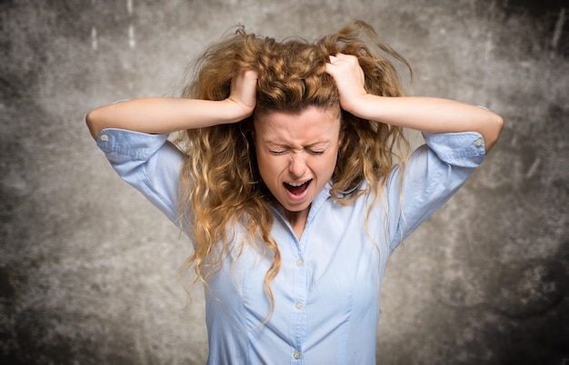 Femme en colère et stressée