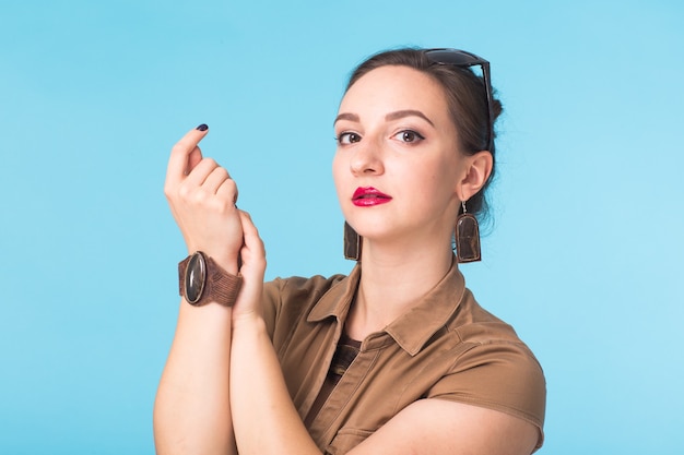 Femme confiante souriante. Portrait de femme