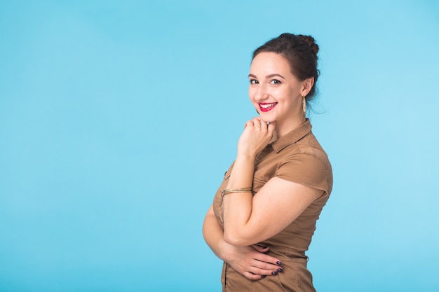 Femme confiante souriante. Portrait de femme