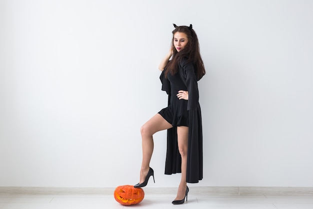 femme avec costume d'Halloween