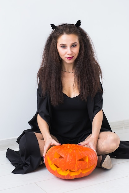 femme avec costume d'Halloween