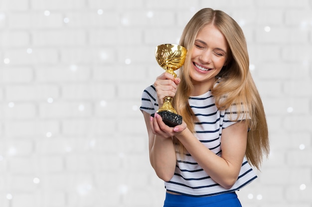 Femme avec une coupe d'or