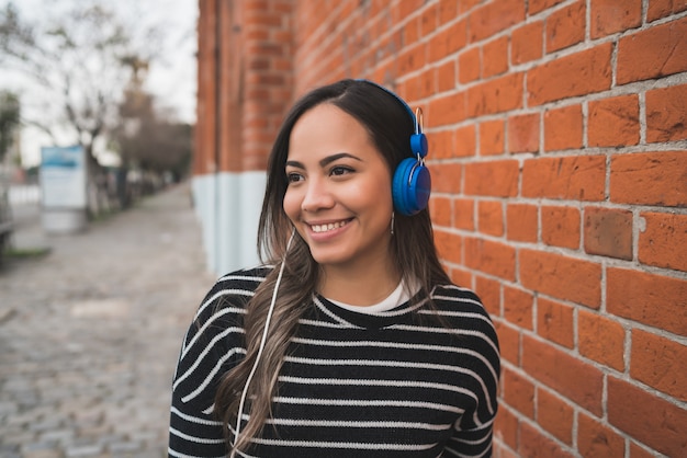 Femme, Écoute, musique, écouteurs