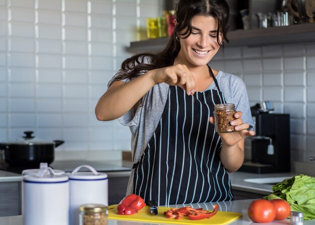 Femme cuisine, dans, cuisine