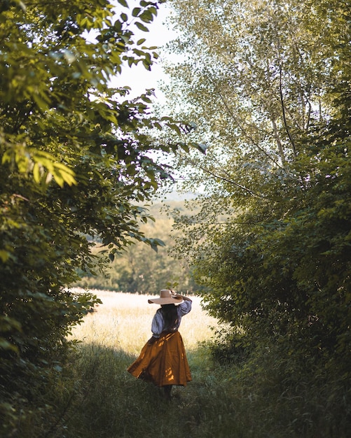 La femme dans le champ