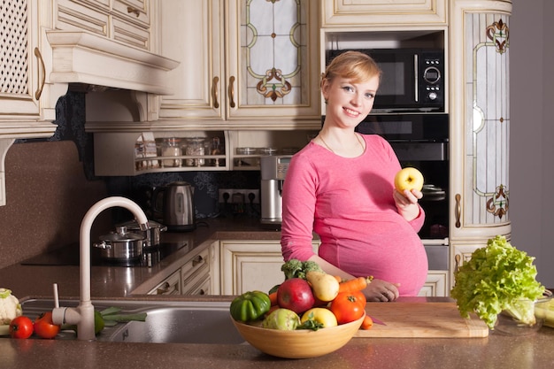 Femme dans la cuisine