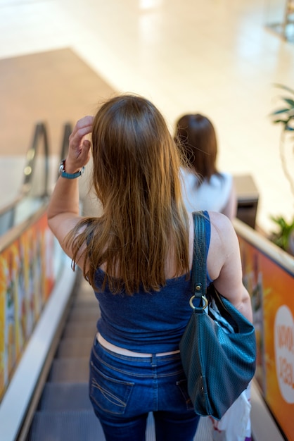 Photo femme, dans, les, métro, escalator, tounel