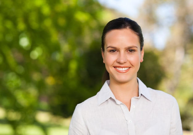 Femme dans le parc