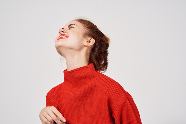 Femme dans un pull rouge Lifestyle Studio modèle amusant Photo de haute qualité