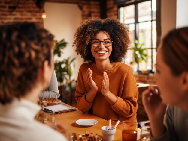 Photo femme dans une réunion d'affaires menant avec confiance