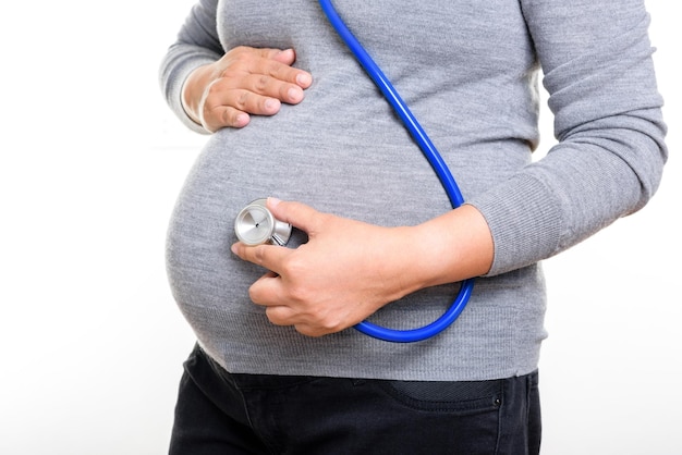 Femme Enceinte En Cours D'examen Avec Stéthoscope Concept De Grossesse