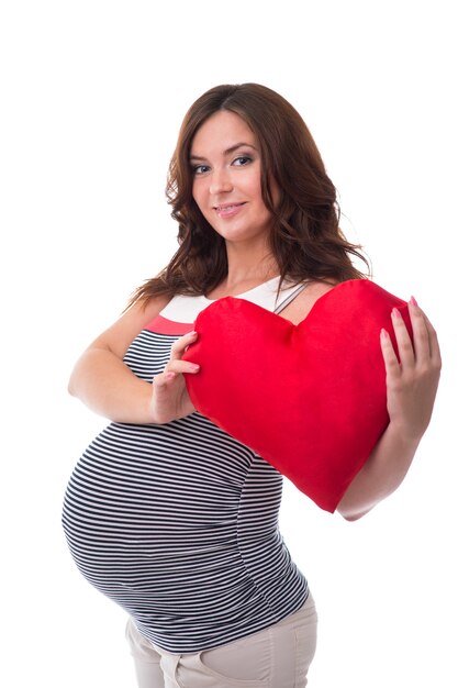 Femme enceinte dans une robe sur fond blanc