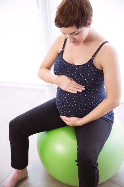 Femme enceinte en forme