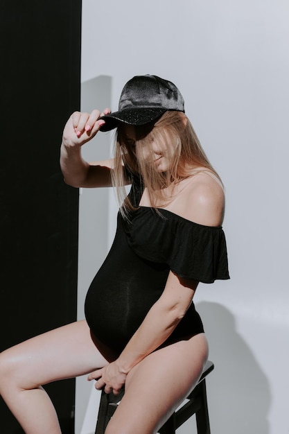 Femme enceinte. Prise de vue en studio