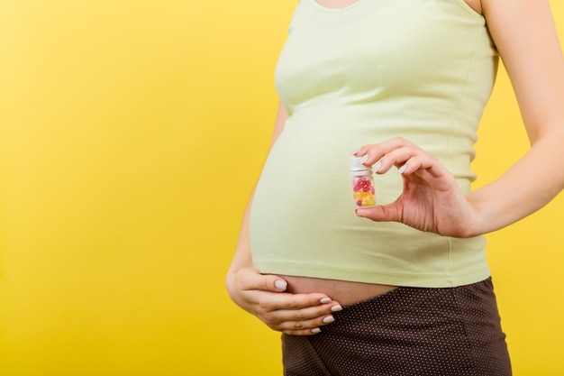 Femme enceinte, projection, pot, à, pilules