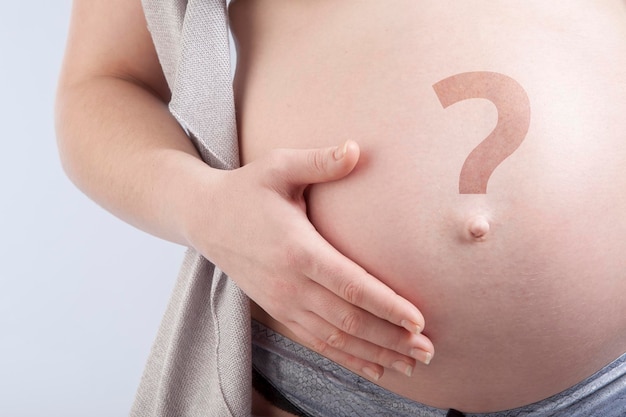 Femme enceinte avec question sur son ventre