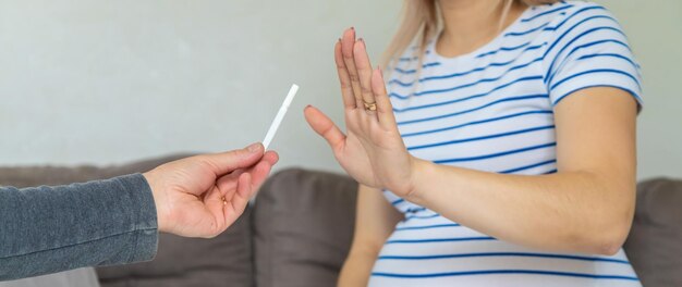 La femme enceinte refuse de fumer Mise au point sélective