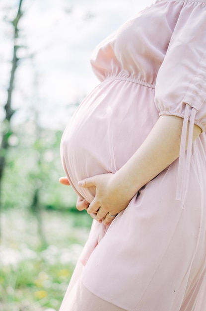 Femme enceinte, tenue, ventre, à, mains