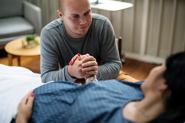 Une femme enceinte un trimestre