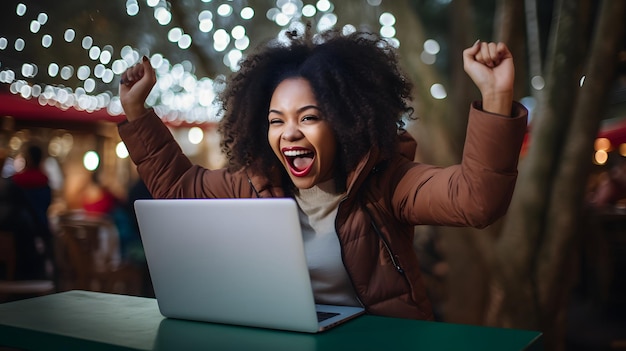 femme entreprenante célèbre le triomphe