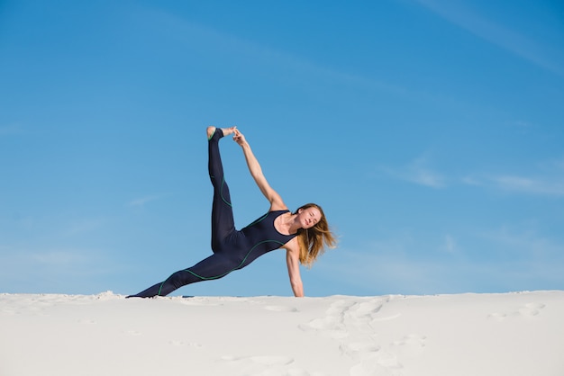 Femme, étoiles mer, position, Dehors