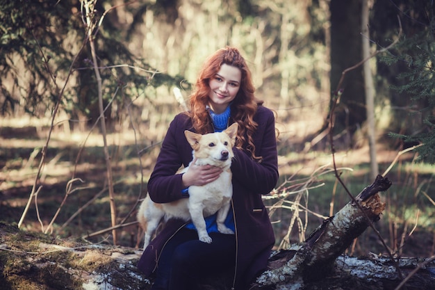 Femme, étreindre, elle, chien