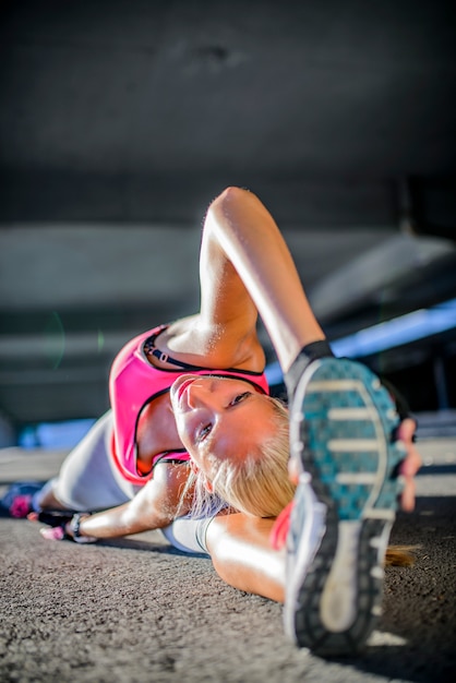 Femme faisant de l&#39;exercice