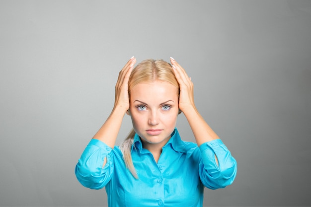 Femme fatiguée épuisée stressée